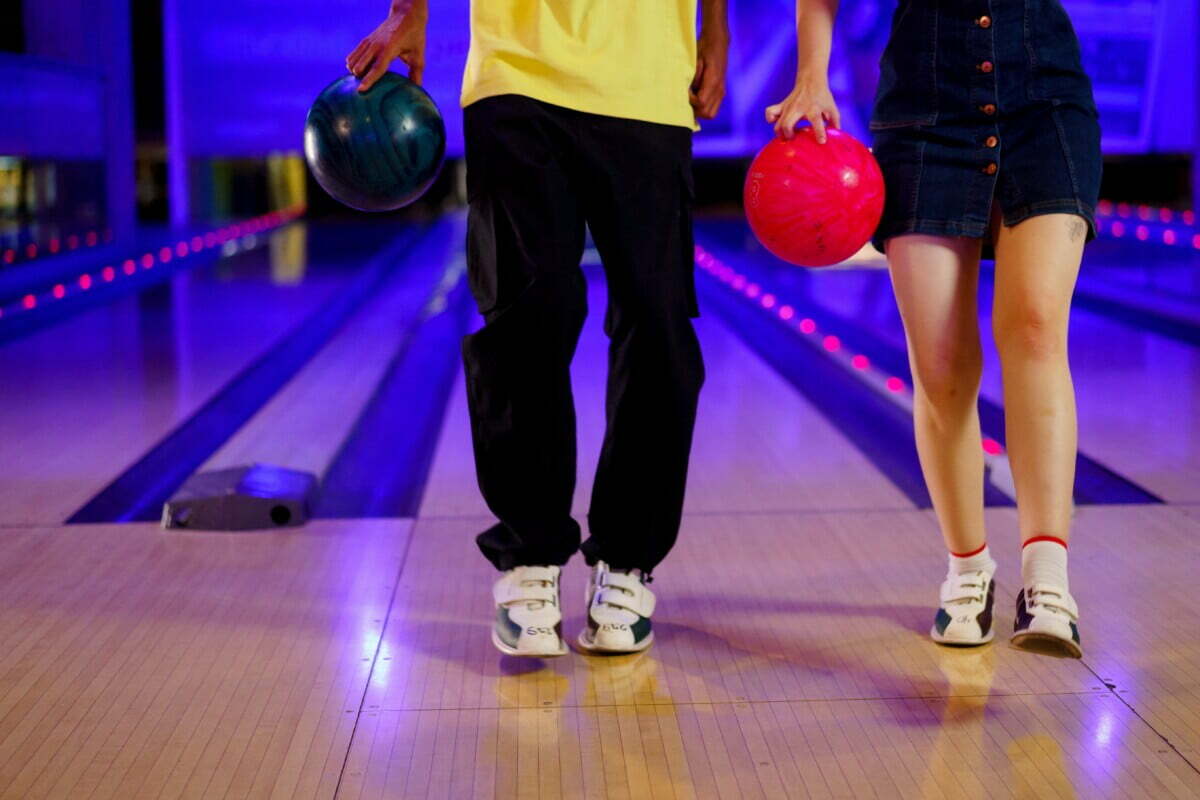 How To Save Money On Date Nights - Bowling activity How To Save Money On Date Nights - Bowling activity