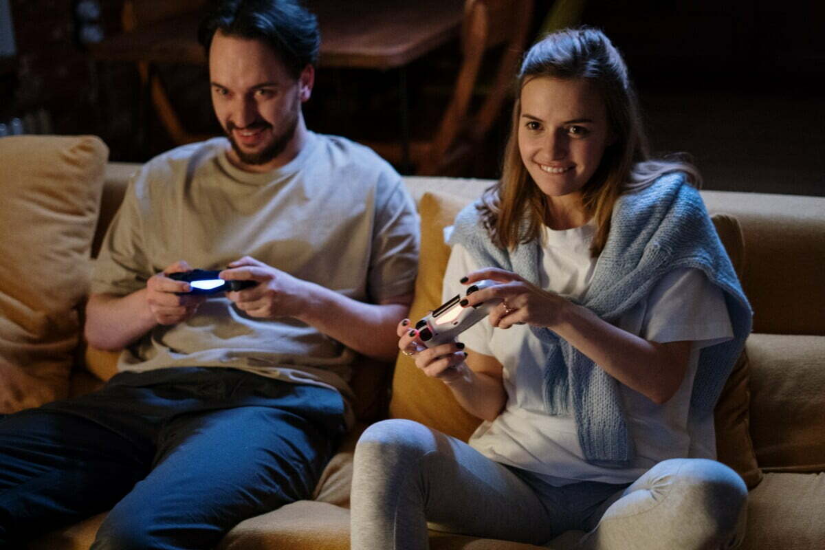 How To Save Money On Date Nights - Game night How To Save Money On Date Nights - Game night