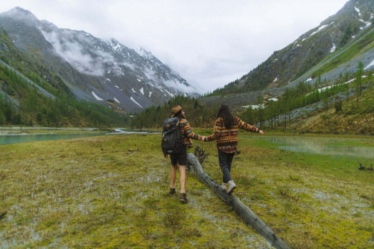 How To Save Money On Date Nights - Hike or Walk How To Save Money On Date Nights - Hike or Walk