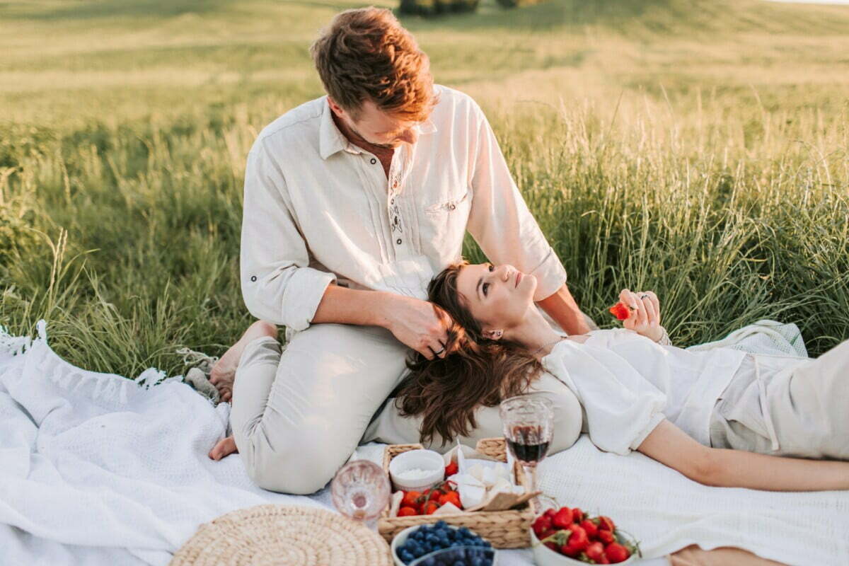 How-To-Save-Money-On-Date-Nights-Plan-Picnic