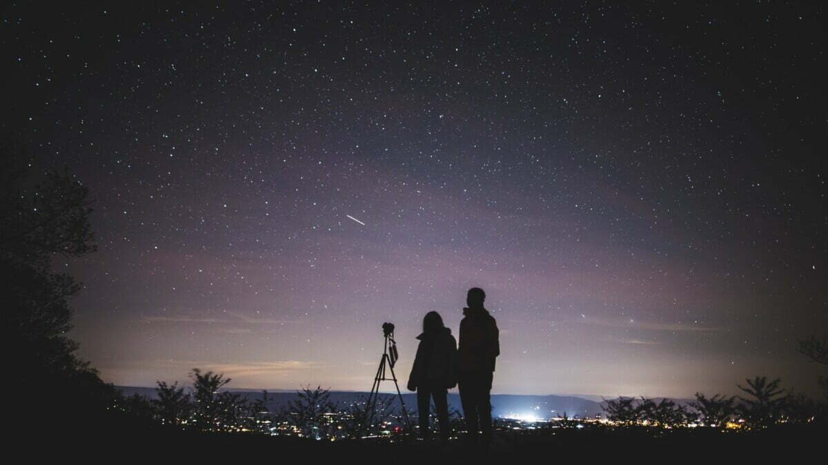 How To Save Money On Date Nights - Stargazing How To Save Money On Date Nights - Stargazing